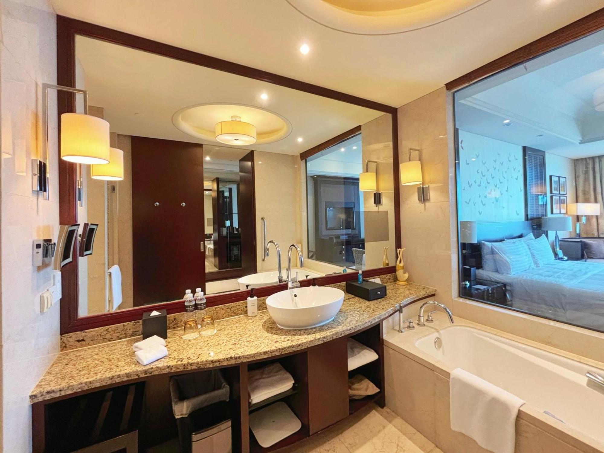 Intercontinental Wuxi By Ihg Hotel Exterior photo